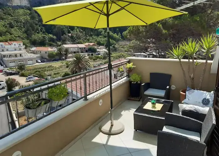 Apartment Two Bedroom With Sea View *